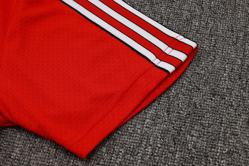 2025/26 M Utd Red Sweater Tracksuit detail image