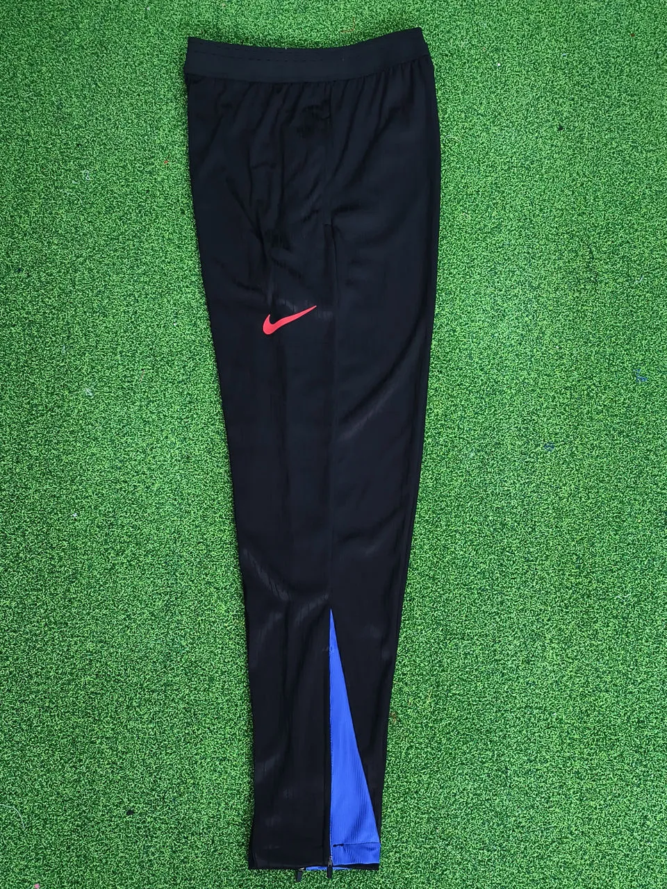 2025/26 PSG Black Sports Trousers detail image