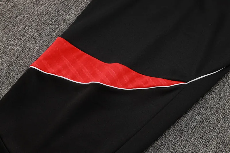 2025/26 M Utd Red Sweater Tracksuit detail image