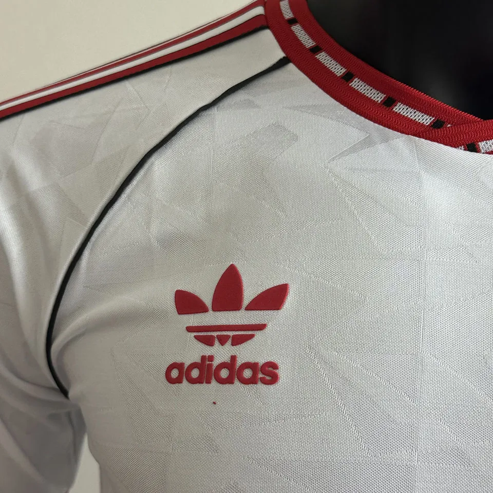 2025/26 M Utd White Retro Style.. detail image