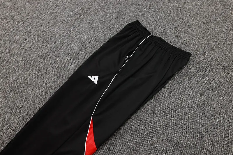 2025/26 M Utd Red Sweater Tracksuit detail image