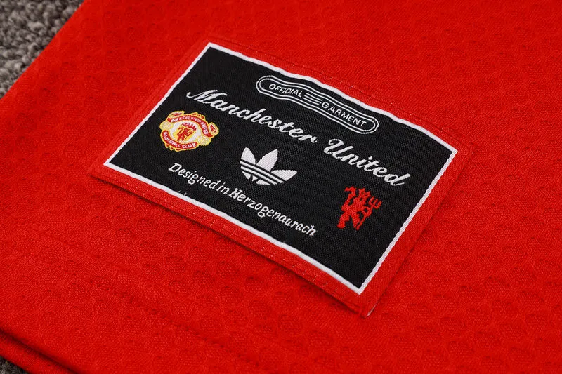 2025/26 M Utd Red Sweater Tracksuit detail image