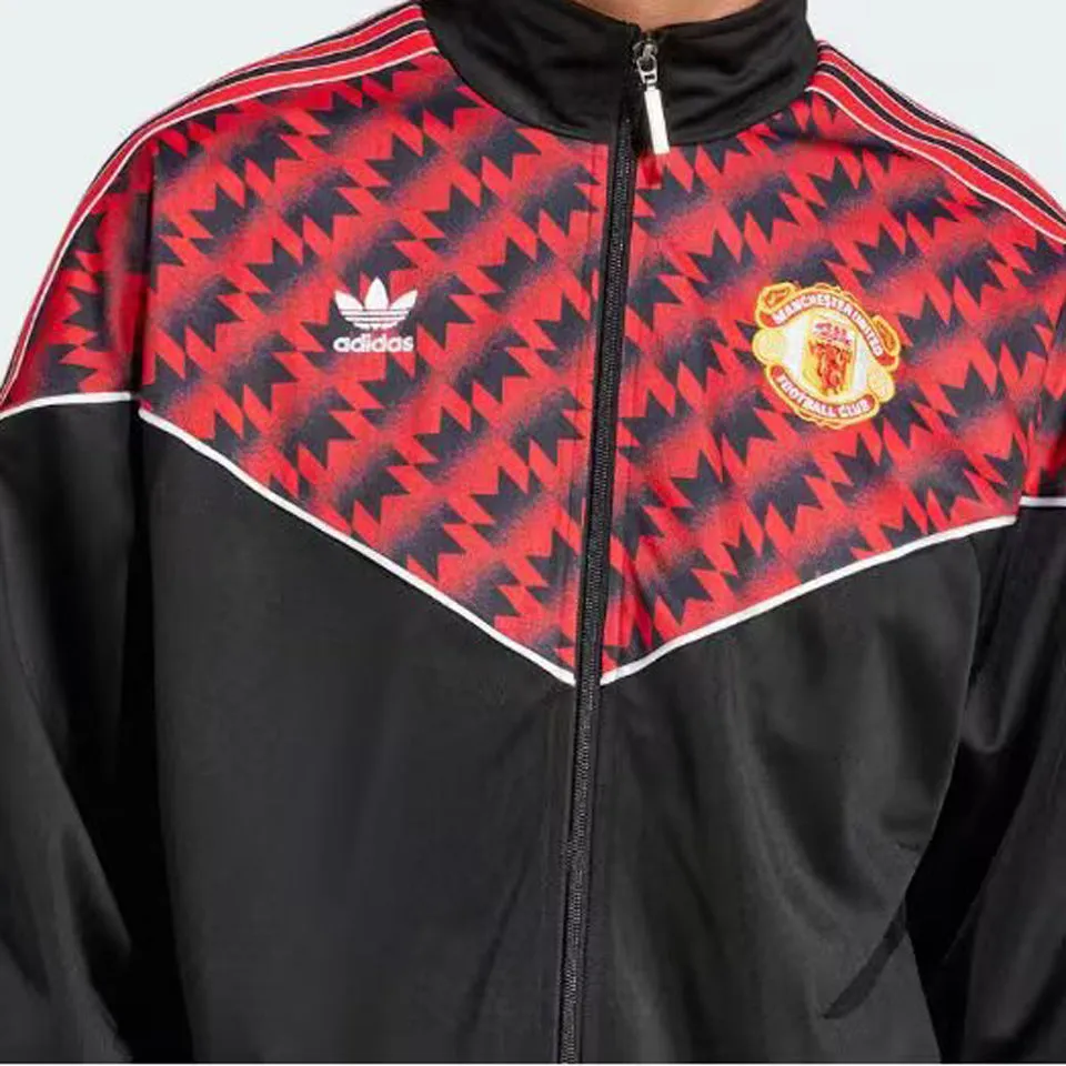 2025/26 M Utd Retro Windbreaker.. detail image