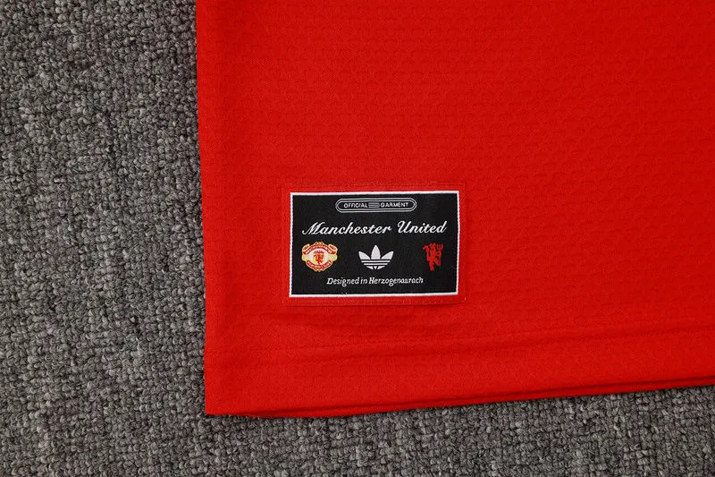 2025/26 M Utd Red Sweater Tracksuit detail image