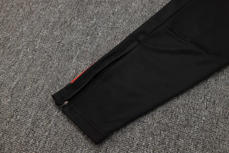2025/26 M Utd Red Sweater Tracksuit detail image