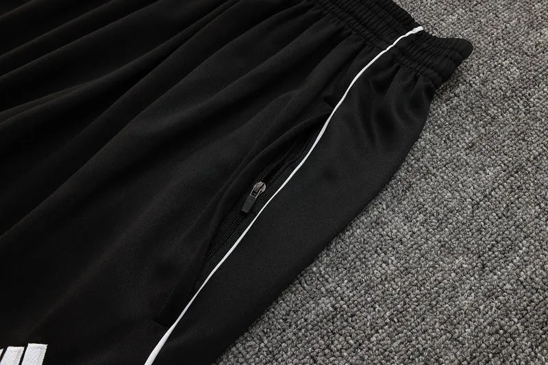 2025/26 M Utd Red Sweater Tracksuit detail image