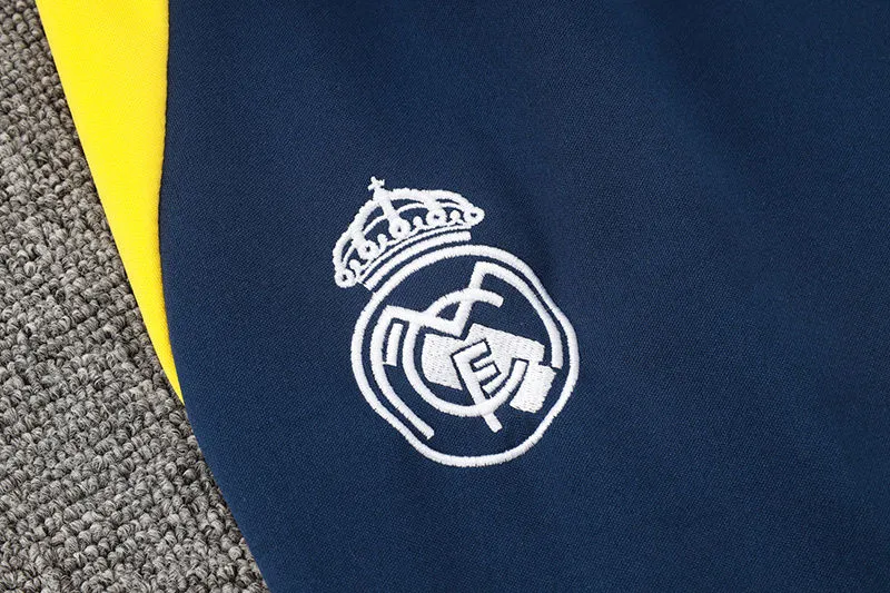 2025 RM White Jacket Tracksuit detail image