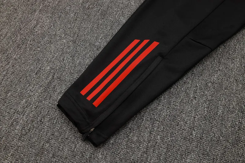 2025/26 M Utd Red Sweater Tracksuit detail image