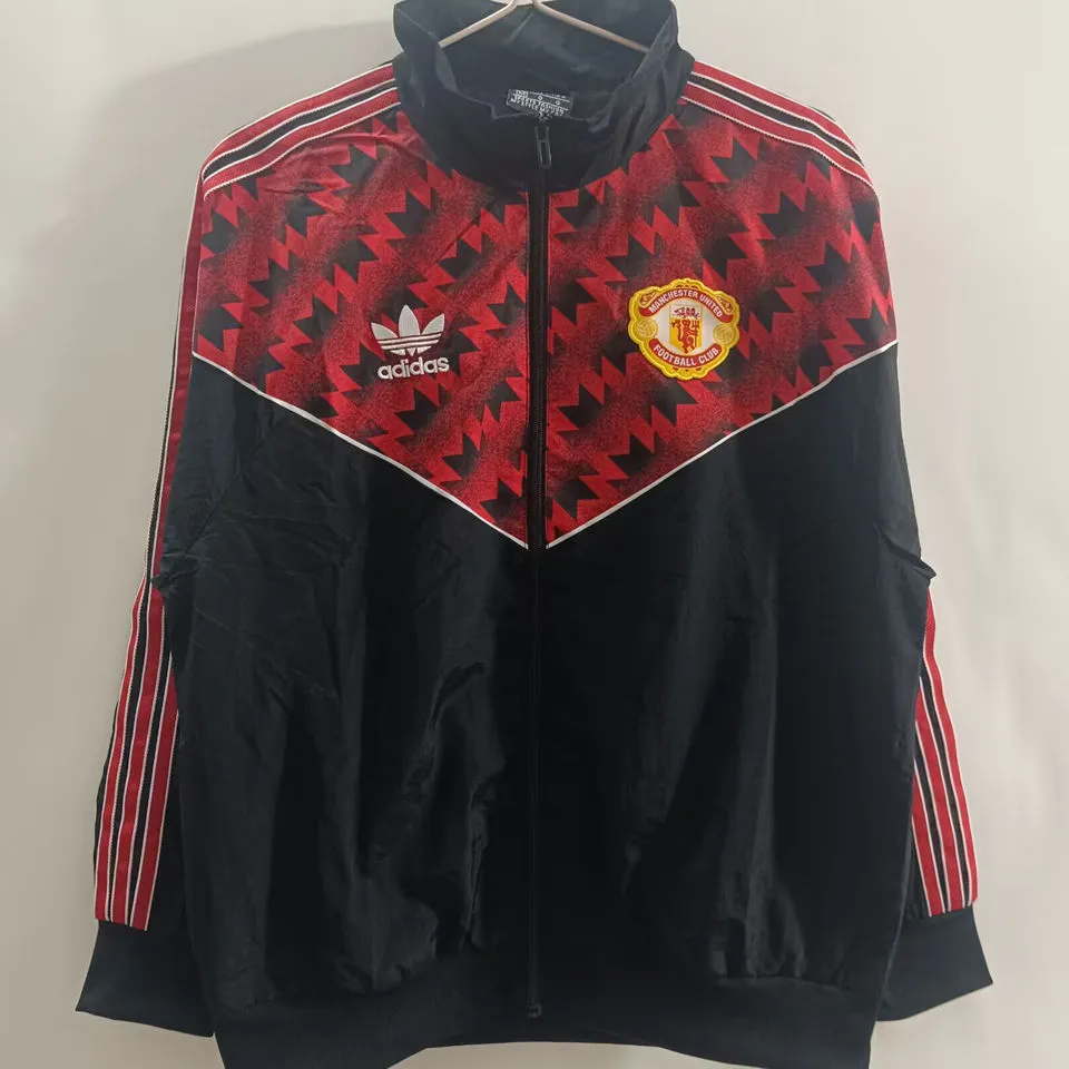 2025/26 M Utd Retro Windbreaker.. product image