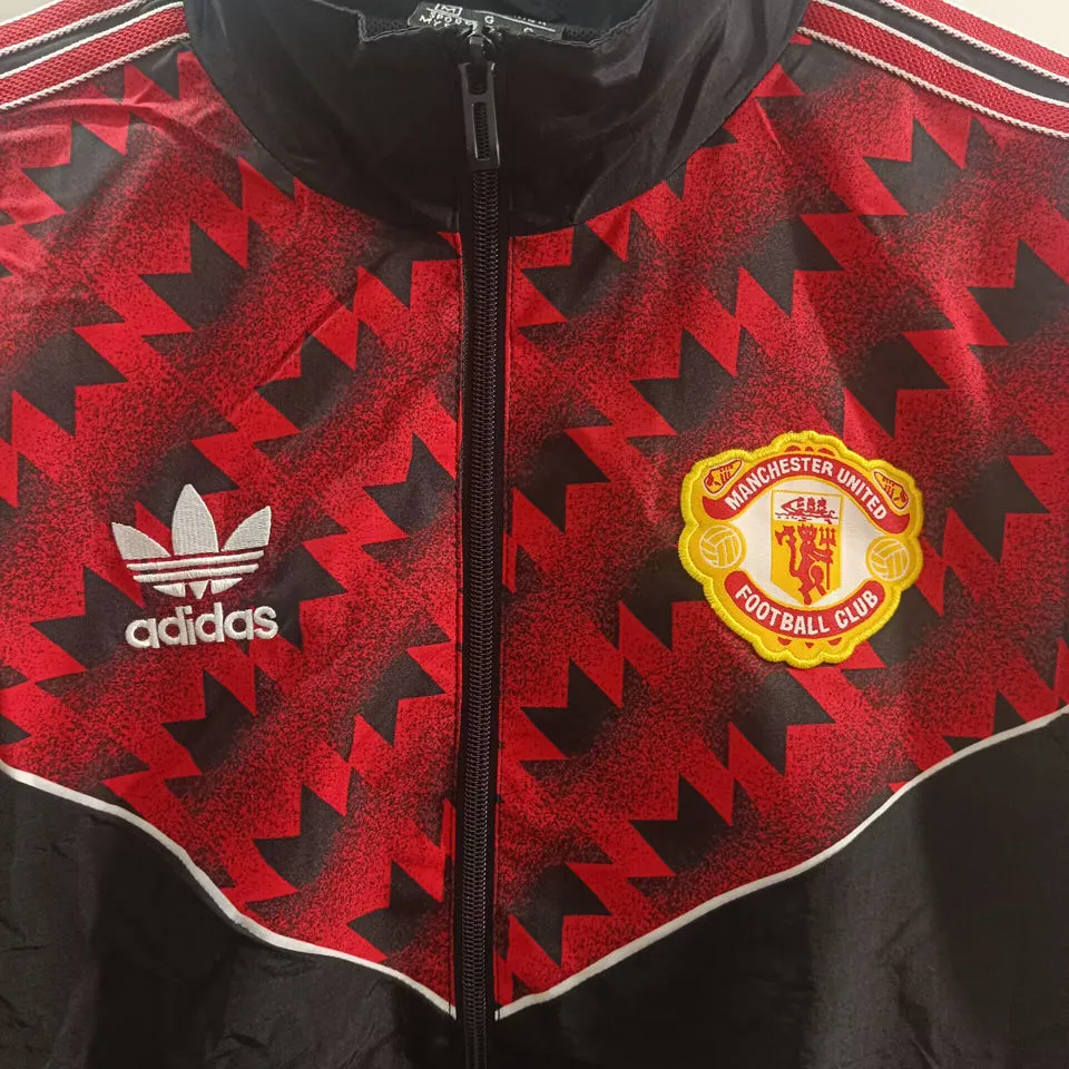 2025/26 M Utd Retro Windbreaker.. detail image
