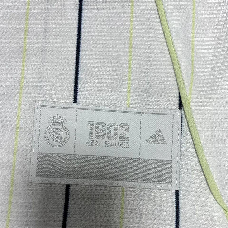2025/26 RM White Retro Style T-Shirt detail image