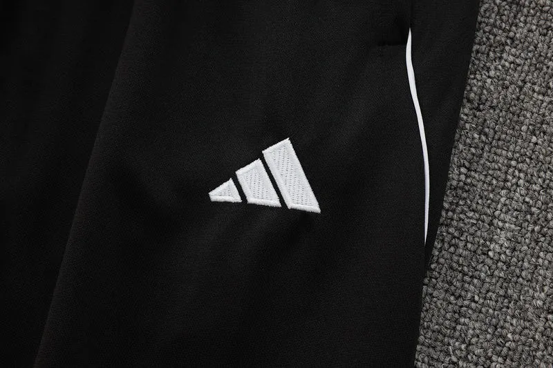 2025/26 M Utd Red Sweater Tracksuit detail image