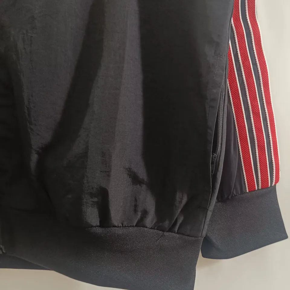 2025/26 M Utd Retro Windbreaker.. detail image