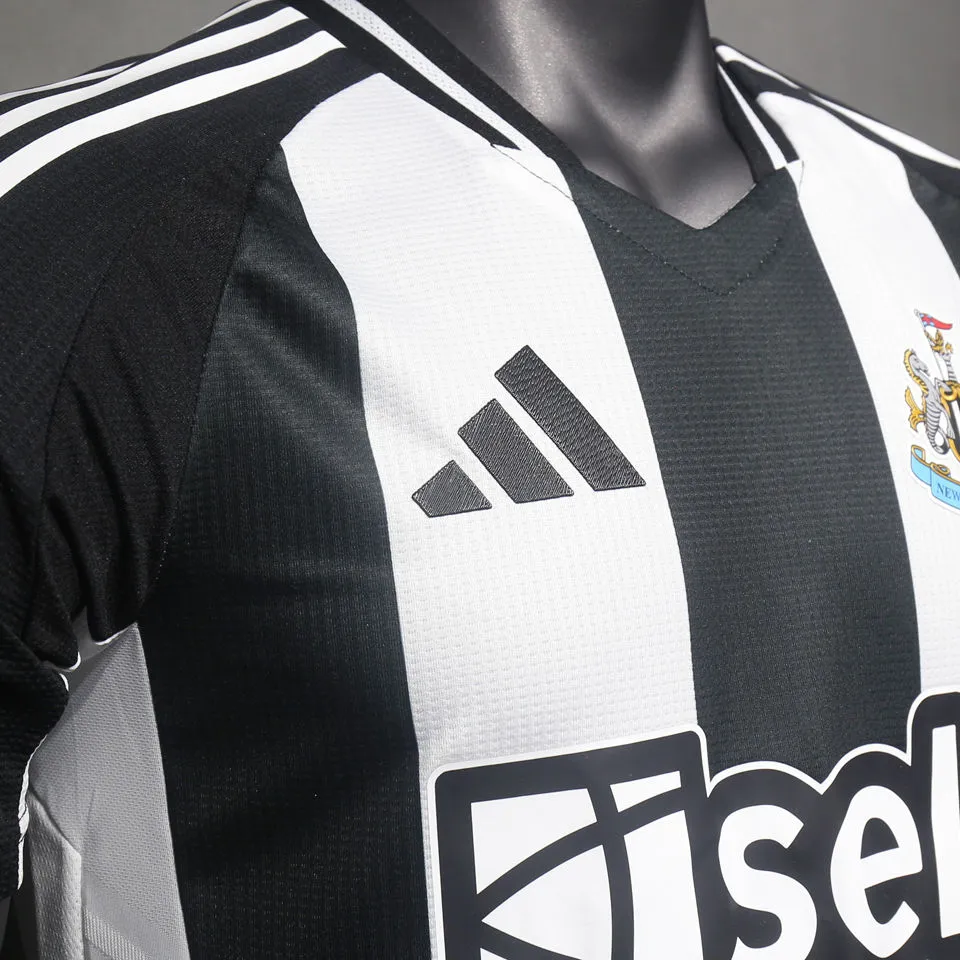 WINNERS #25 Newcastle Home Player Version Jersey 2024/25（SAM FENDER People Watching有号下广告）