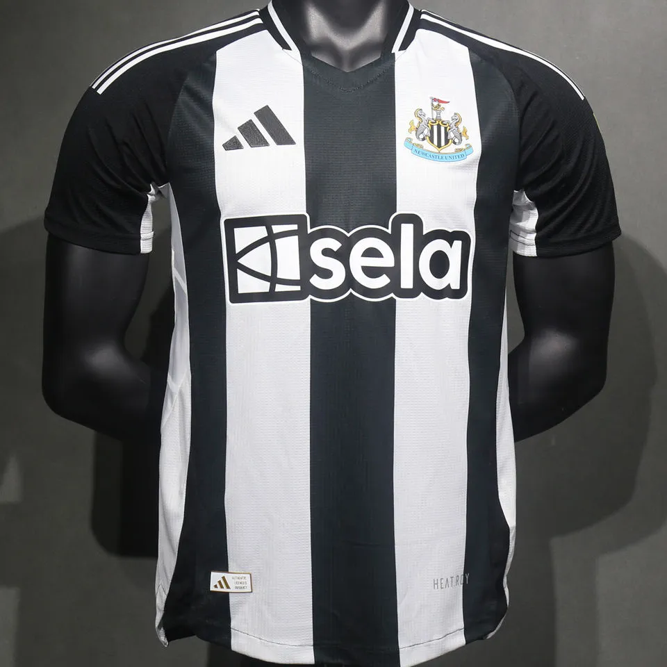 WINNERS #25 Newcastle Home Player Version Jersey 2024/25（SAM FENDER People Watching有号下广告）