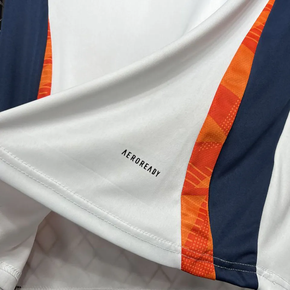 2024/25 RM White Training Fans Jersey 背后有广告