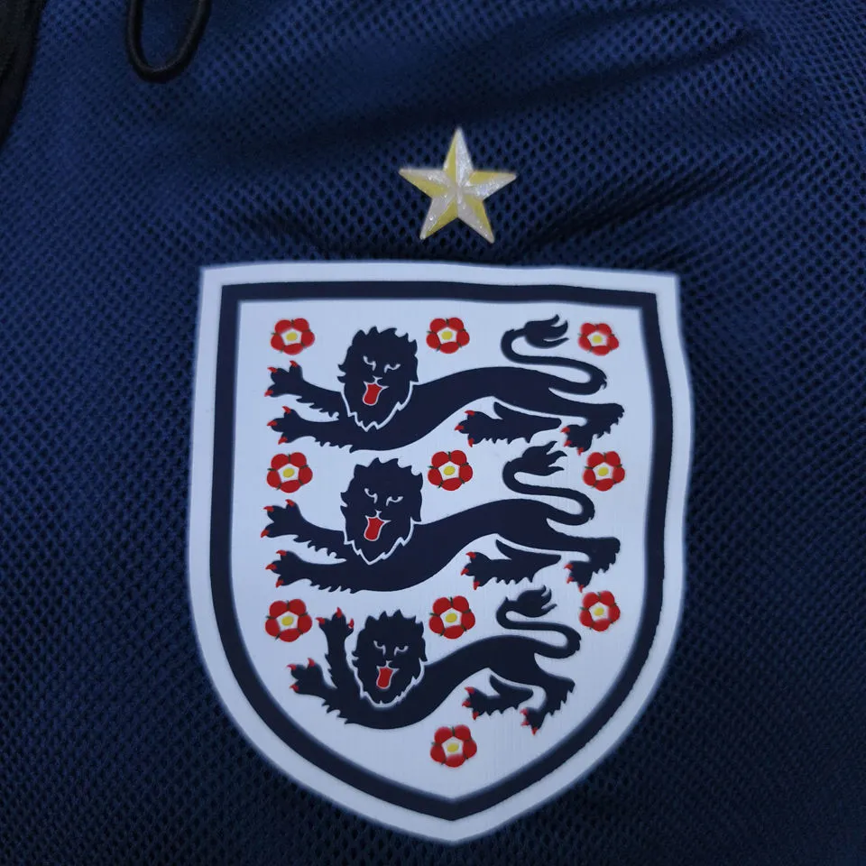 2026/27 England Double Layered Windbreaker  (Size is Slightly Small ,Please Purchase a Large Size)