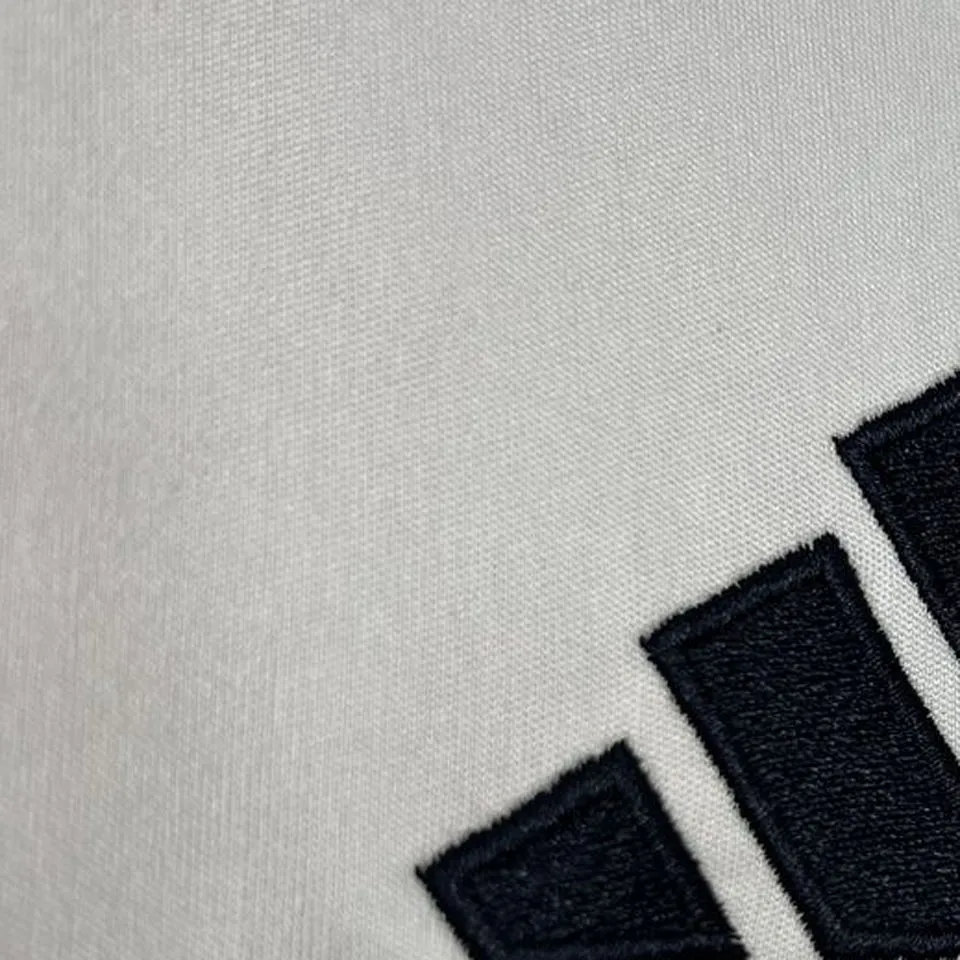 2024/25 RM White Training Fans Jersey 背后有广告