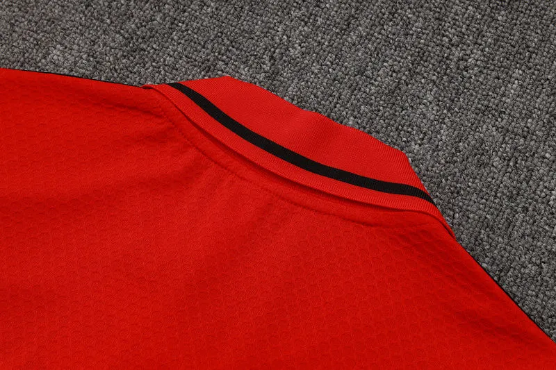 2025/26 M Utd Red Sweater Tracksuit detail image