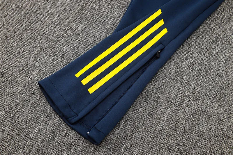 2025 RM White Jacket Tracksuit detail image